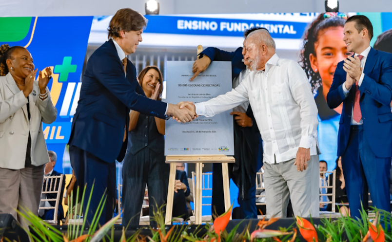Brasil supera 99 mil escolas públicas com internet e avança para universalizar conectividade até o fim do ano
