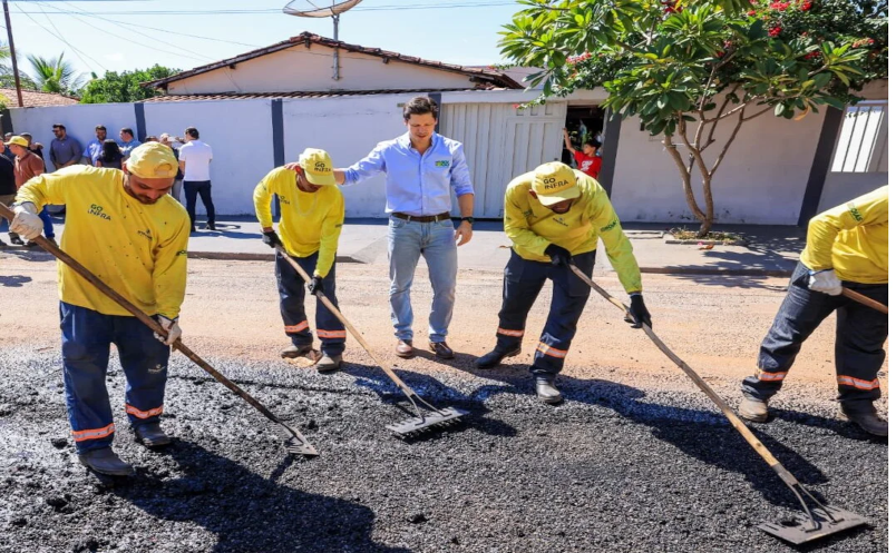 Goiás em Movimento amplia obras nos municípios com recuperação de ruas e construção de travessias
