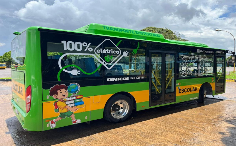 DF inicia testes com ônibus escolar 100% elétrico na rede pública