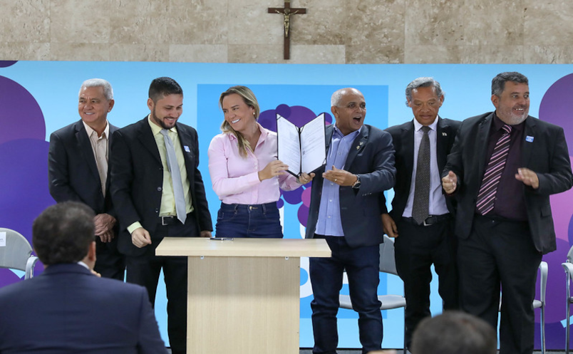 Sancionada lei que permite cessão de outorga de táxi no DF