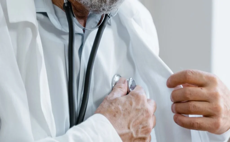 Aberta seleção para neurologia, psiquiatria e oftalmologia com salários de até R$ 16 mil 